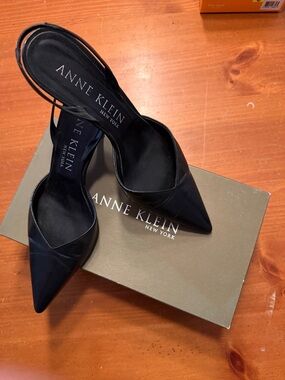 Anne Klein Black Pointed-Toe Slingback Pumps